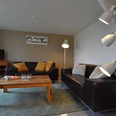 Modern Holiday Near With Hill View Semesterbostad